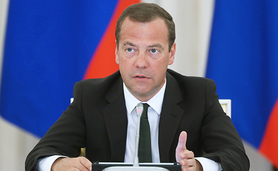Медведев утвердил правила возмещения ущерба туристам