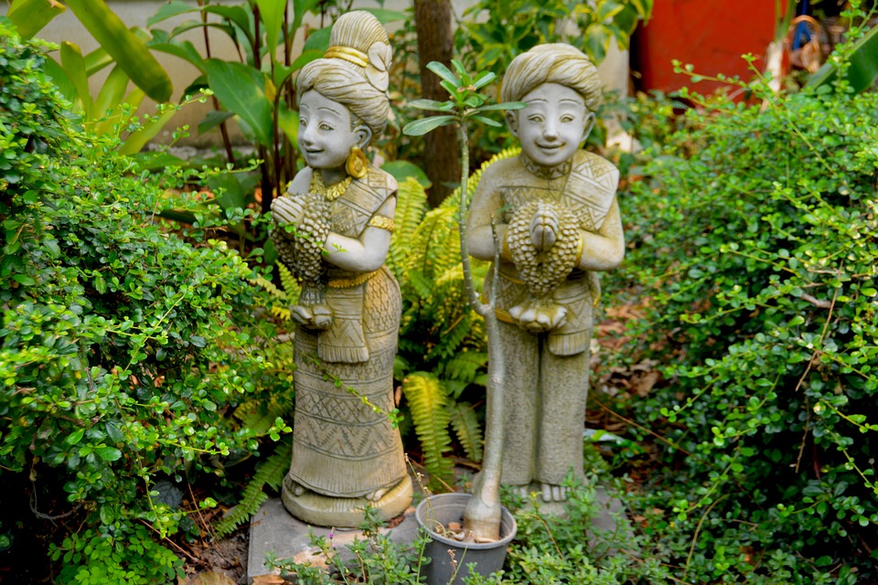 Таиланд. Статуи в саду